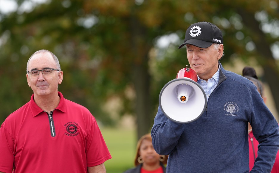 Biden Spent Minutes At The Uaw Picket Line Seconds Speaking